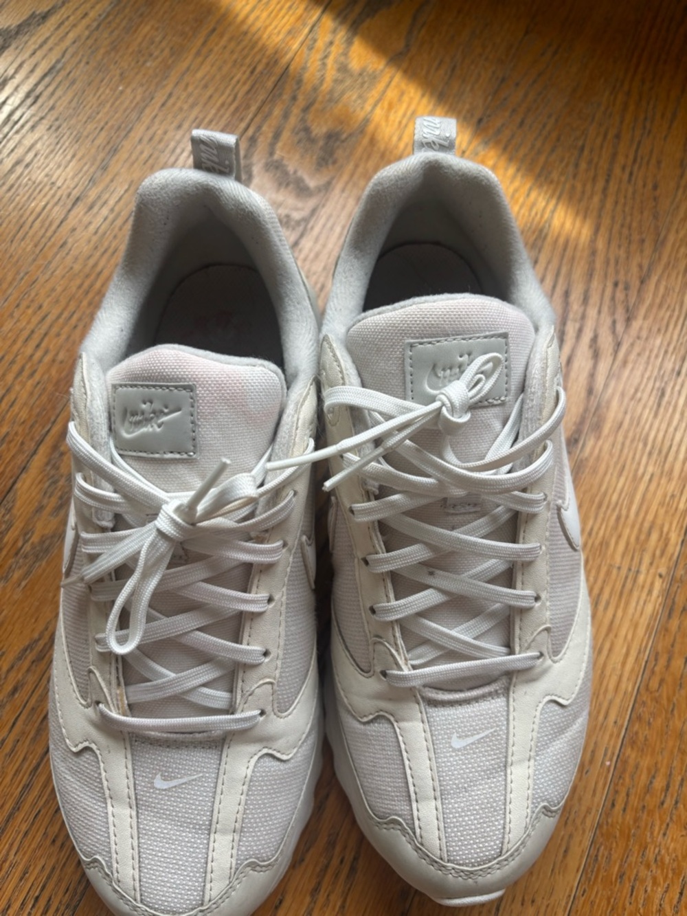 Nike Cream/White Mesh & Suede Sneakers Size 8 - Picture 3 of 7